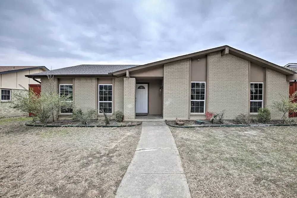 Families Welcome! Garland Home w/ Game Room