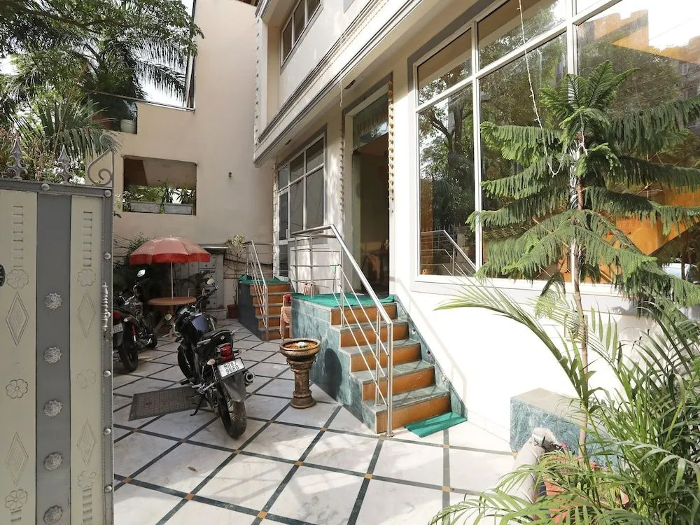 OYO 9298 Hotel Sands Inn
