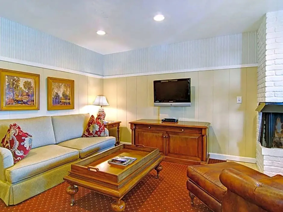 Double Suite (full double bed)