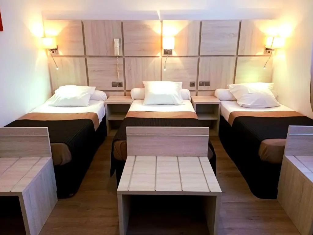 Standard Triple room
