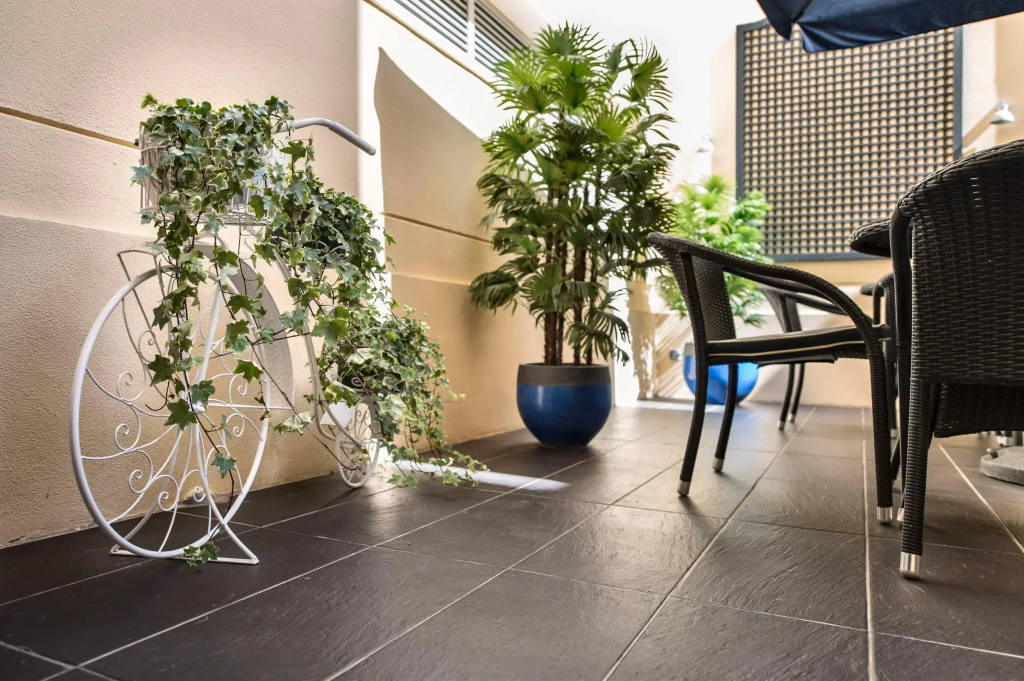 Balcony & Terrace