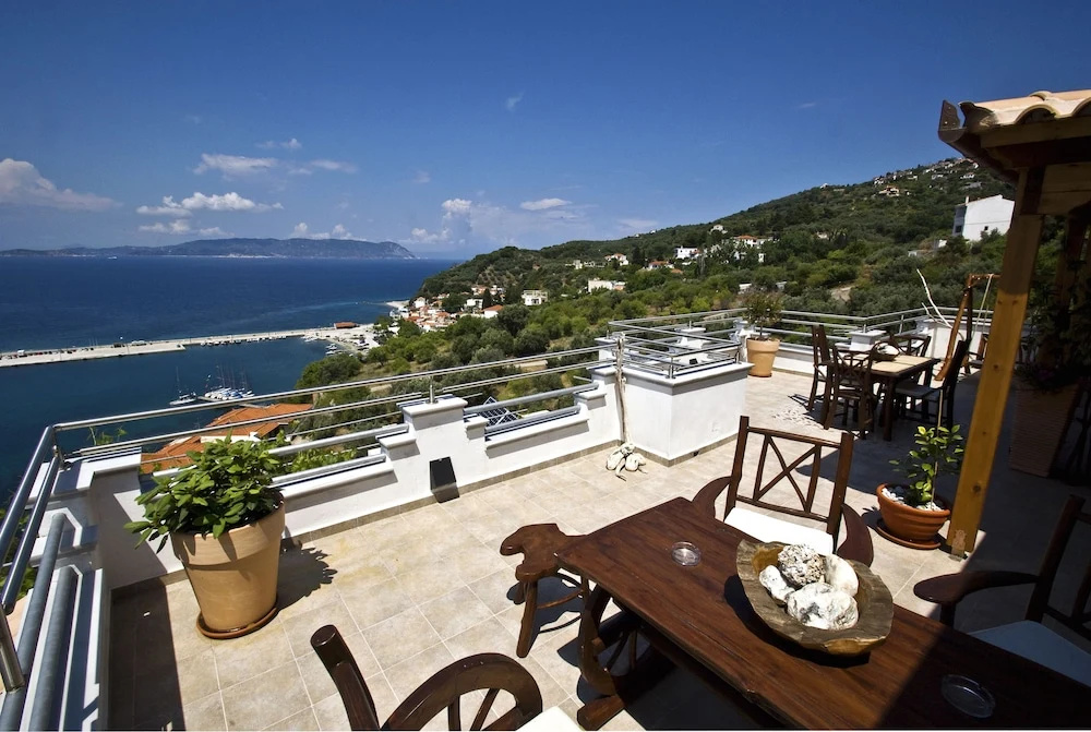 Superior Double Studio beachfront (full double bed)