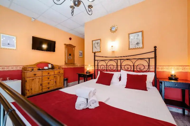 Standard Double room with balcony (full double bed)