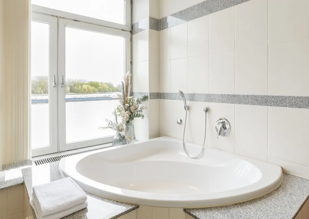 Deluxe Double Suite with balcony and with river view (full double bed)