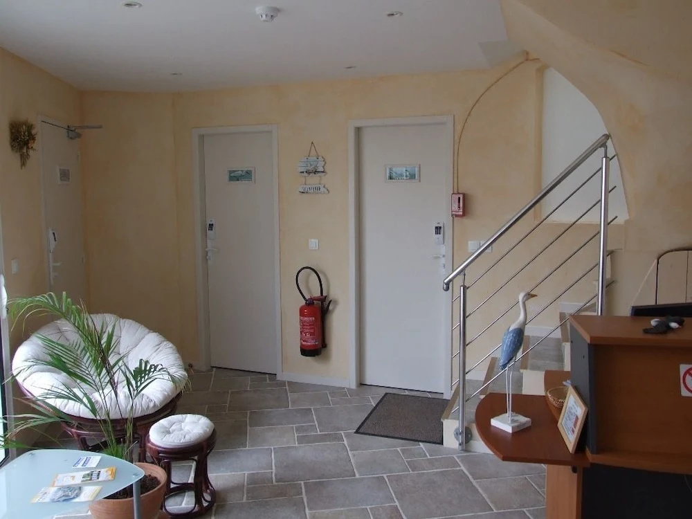 Lobby & Reception
