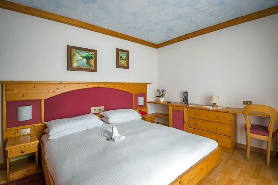 Standard Double room (full double bed)