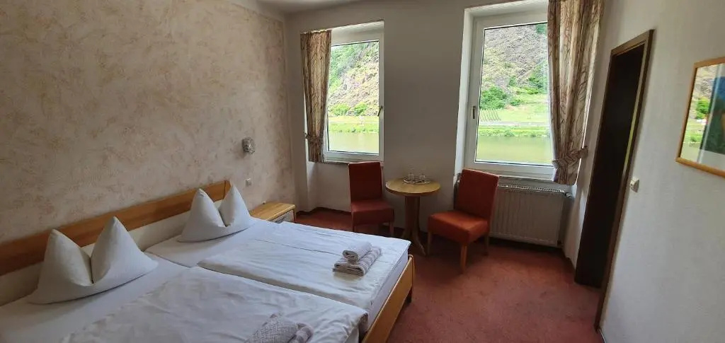 Deluxe Double room (full double bed)