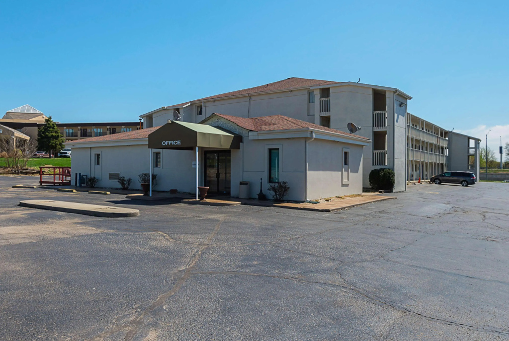 Motel 6-Blue Springs, MO
