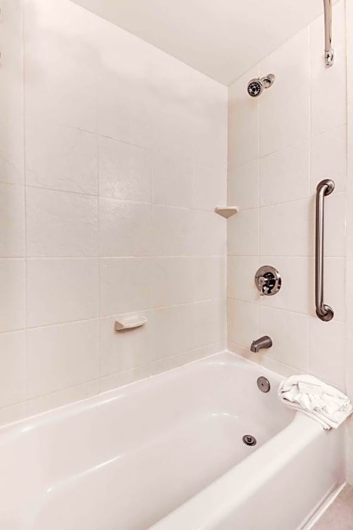 Hilton Garden Inn Waldorf - Tap to explore photos