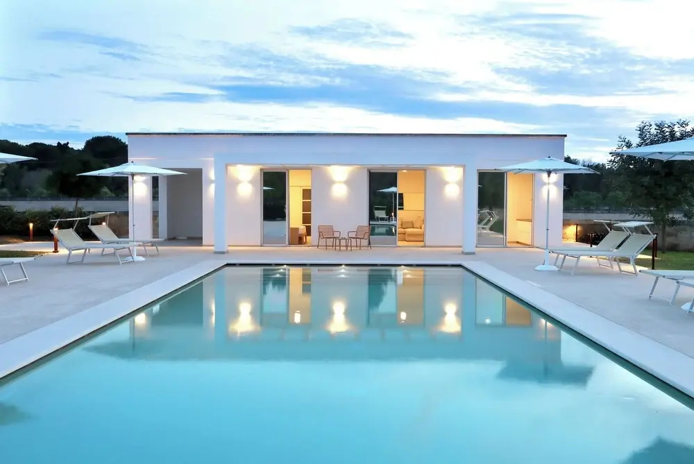 Suite with pool view