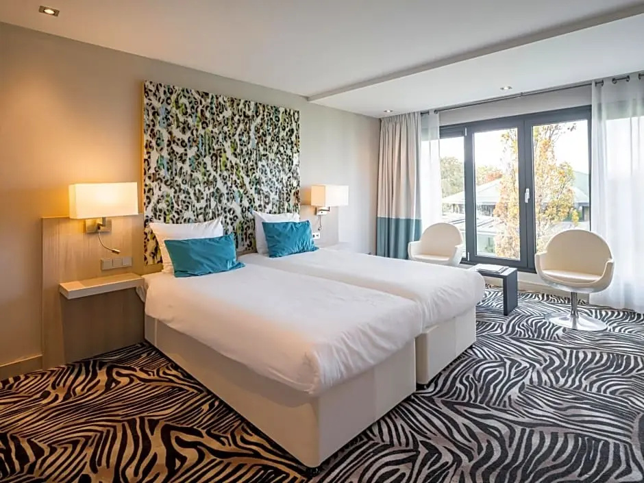 Comfort room with garden view