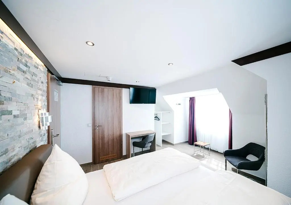 Classic Double room (full double bed)