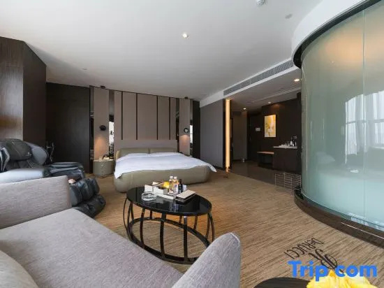 Deluxe Double room (full double bed)