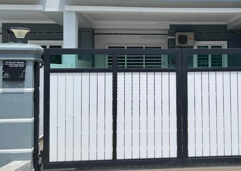 cheerful 3 bedroom with free parking