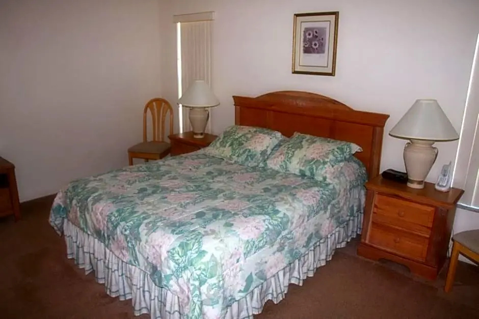 4 Bedrooms Villa