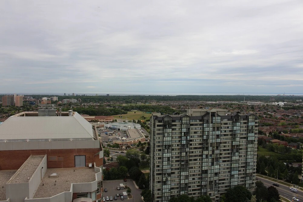 Lake View Luxury Condo by Elite Suites - фото 22
