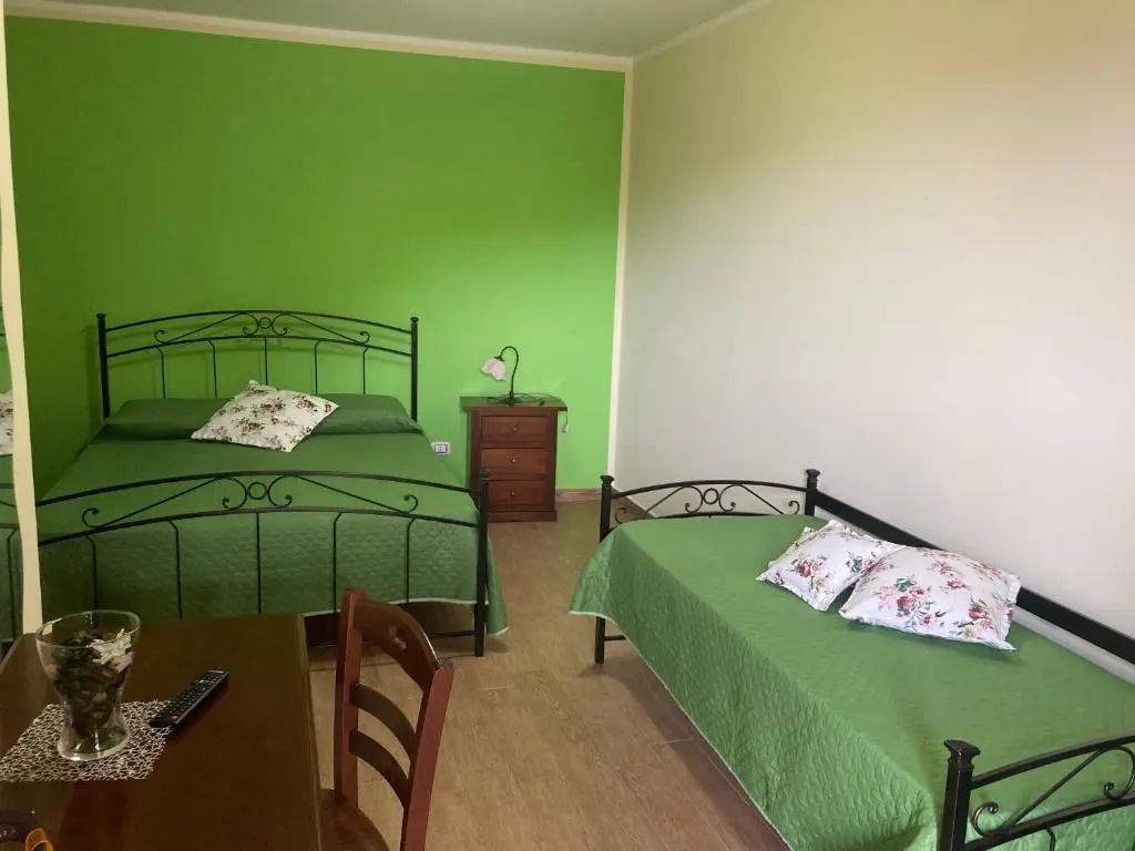 Standard Triple room with garden view
