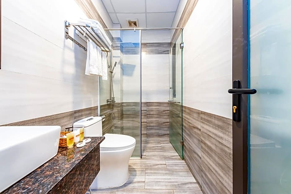 Трёхместный номер Deluxe с балконом в Gold Coast Nha Trang