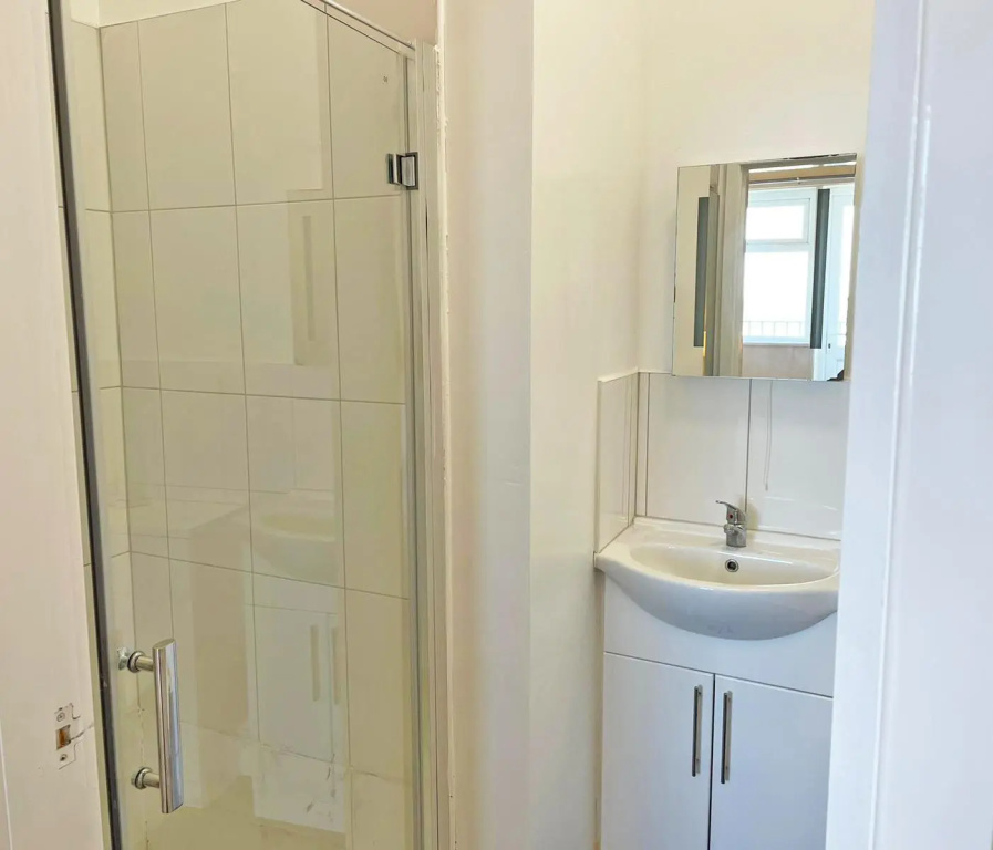 Standard Double room with courtyard view (full double bed)