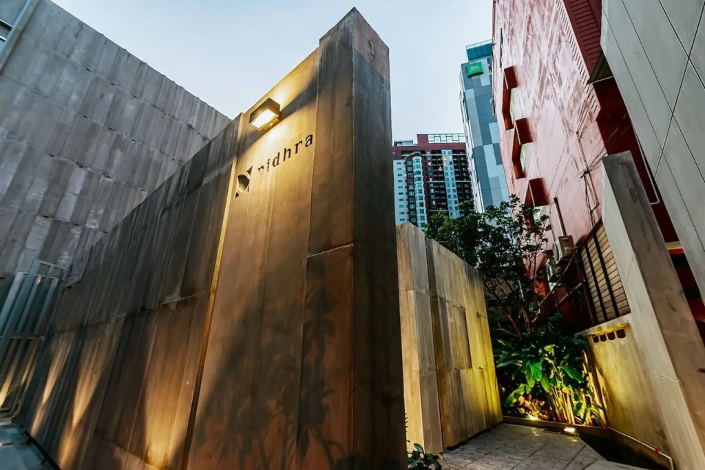 Nidhra Boutique — фото