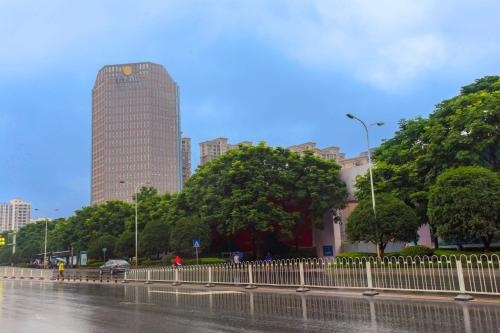 Ji Hotel Wuhan Guanggu