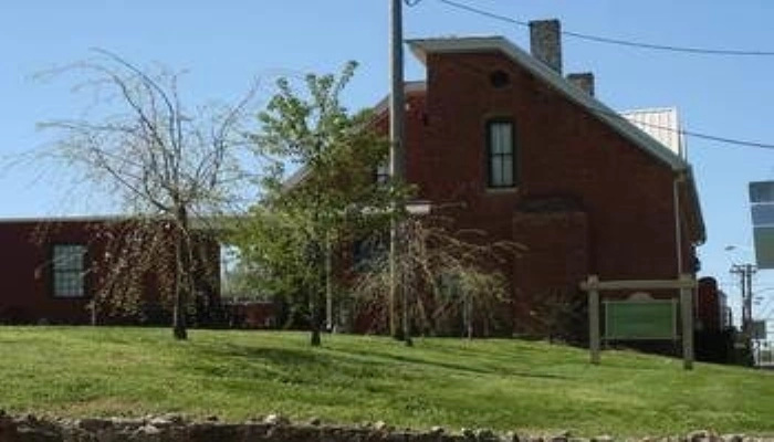 1818 Main Street Bed and Breakfast