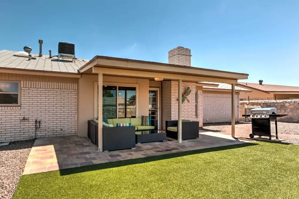 El Paso Smart House: Backyard - 12 Mi to Downtown