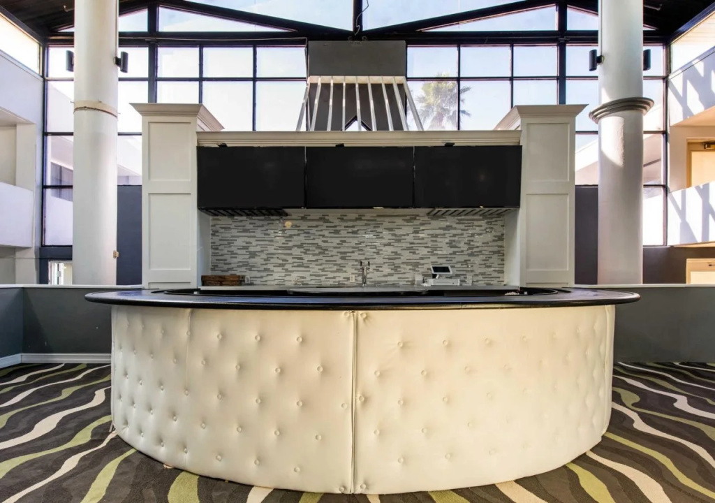Lobby & Reception