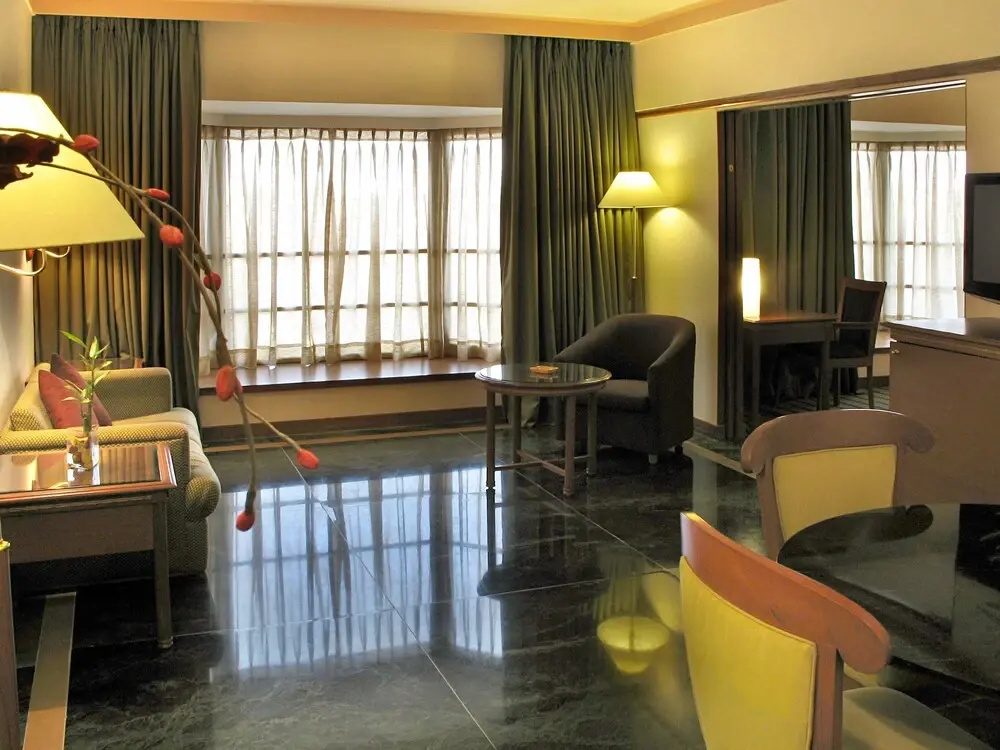 Double Suite (full double bed)
