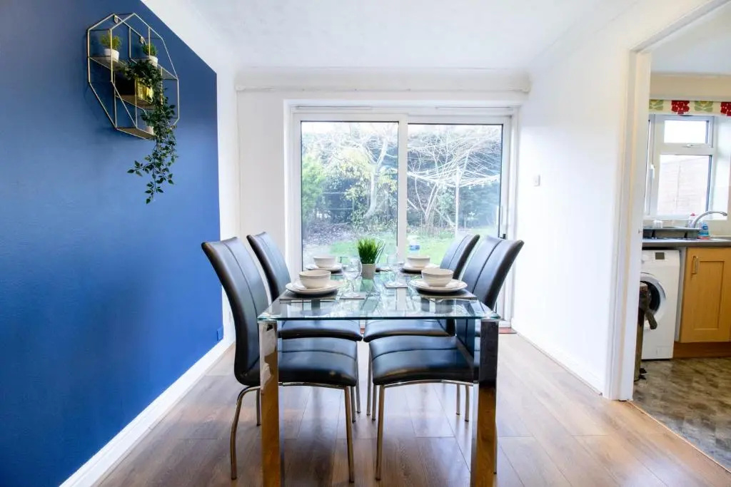 CONTRACTORS- Relocation stays Managed by Chique Properties Ltd