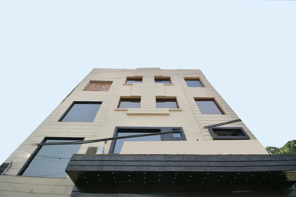 Capital O 43988 Makhan Residency