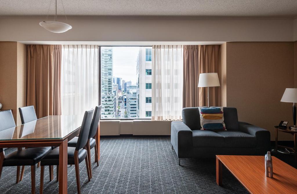 Двухместный люкс c 1 комнатой двуспальная кровать в Hotel Bonaventure Montreal