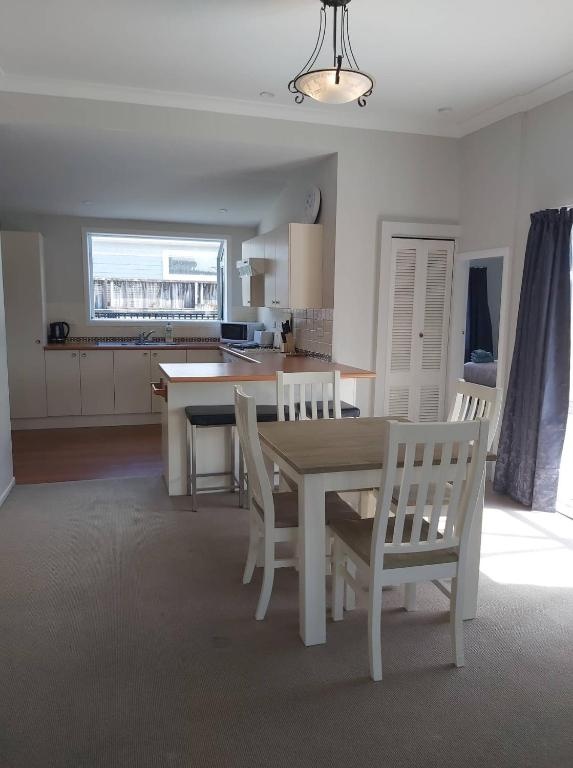 Big, Comfy villa in Hamilton East