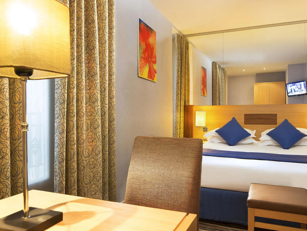 Standard Triple room