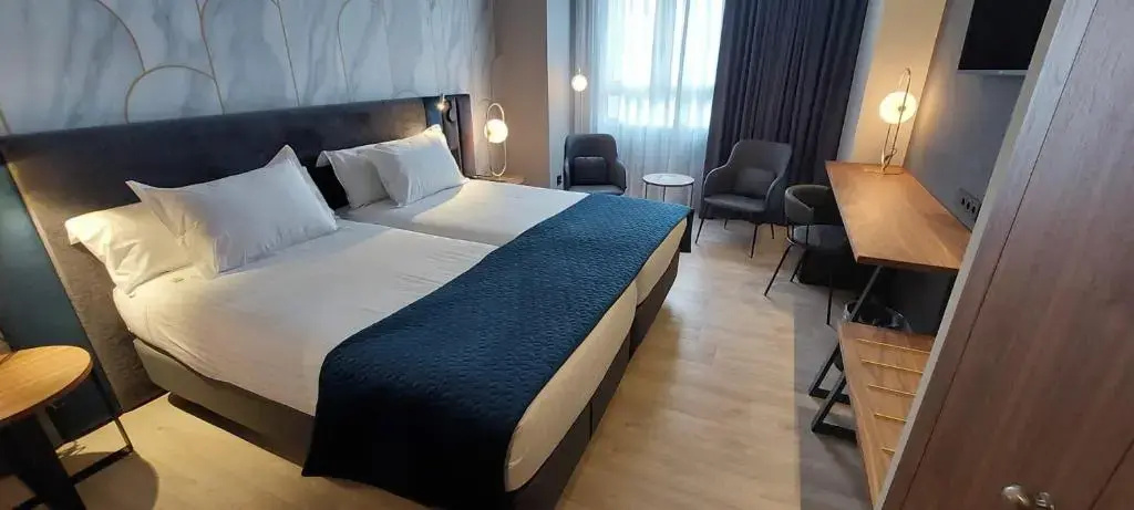 Deluxe Double room (full double bed)