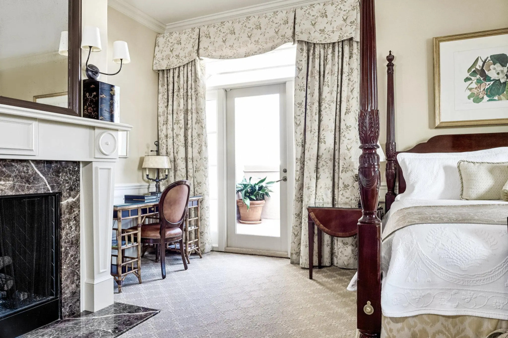 Standard Double Penthouse room (full double bed)