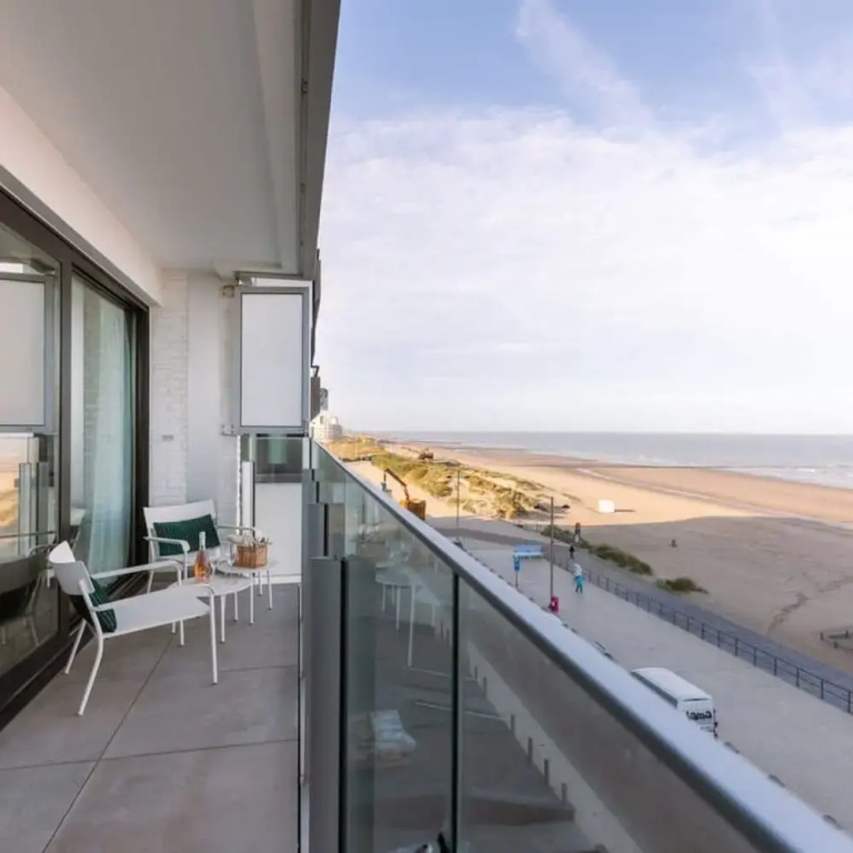 Cosy Apartment With Terrace Overlooking the sea