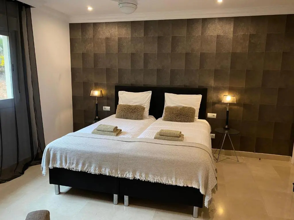 Standard Double room with mountain view (full double bed)