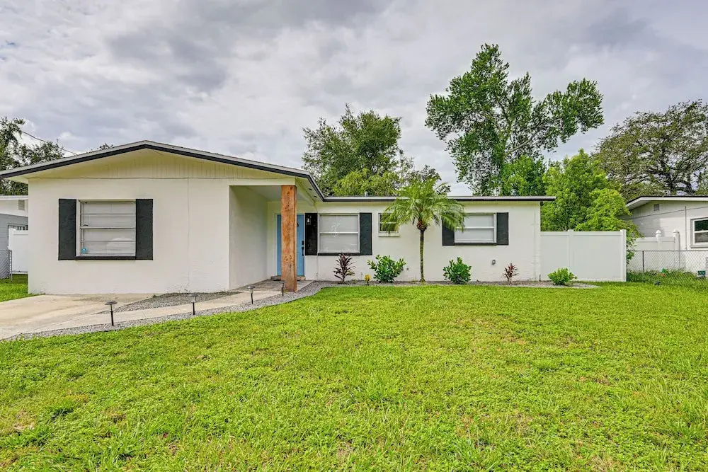 1 Mi to Busch Gardens: Modern Home w/ Private Yard