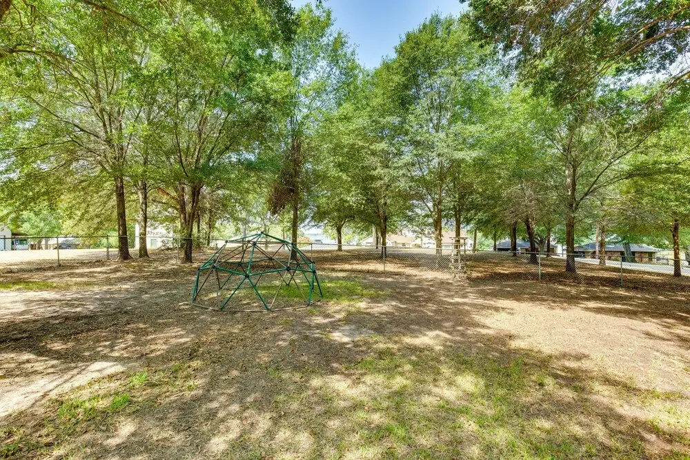 Near Cedar Creek Lake: Pet-friendly Home w/ Yard!