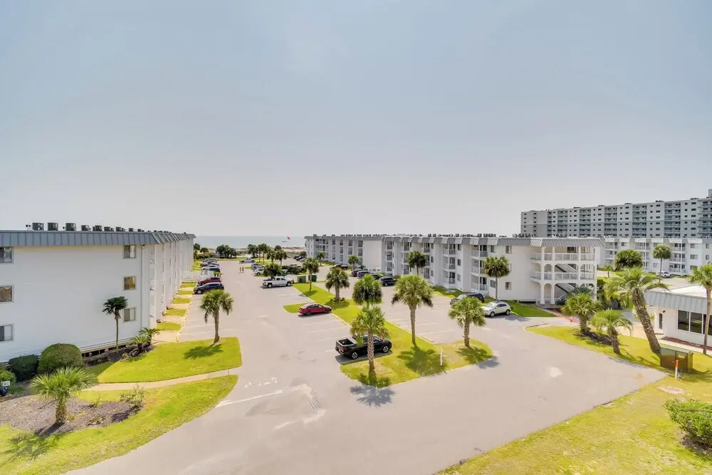Resort Perks: Gulf Shores Beach-inspired Condo!