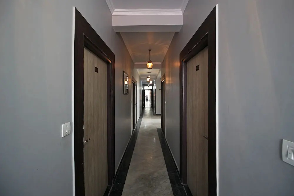 Lobby & Reception