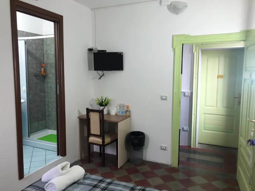 Deluxe Double room with balcony (full double bed)