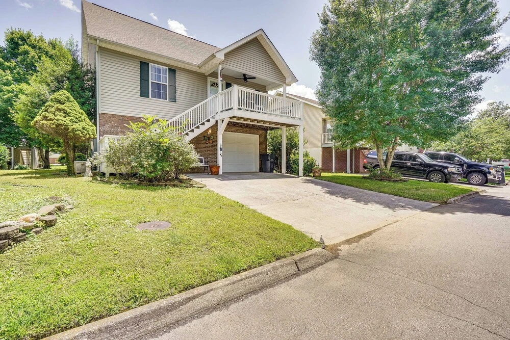 Pigeon Forge Home w/ Deck & Hot Tub Near Town!