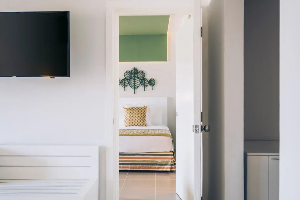 2 Bedrooms Standard Family room