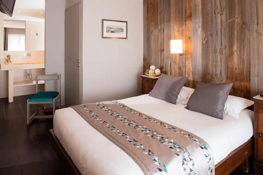 Standard Double room (full double bed)