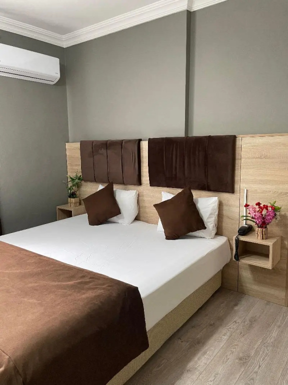 2 Bedrooms Standard Family room with balcony