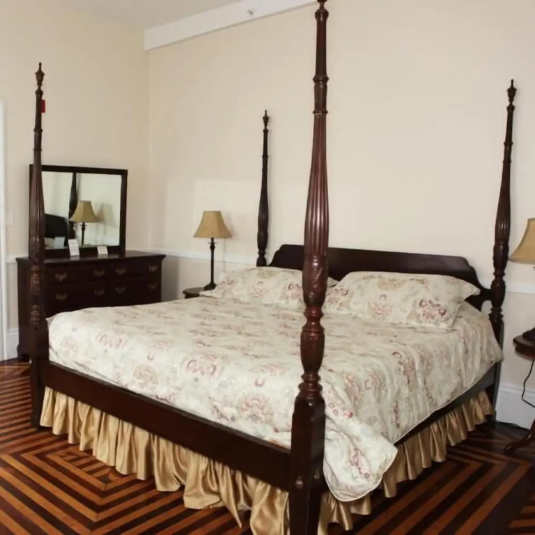 Deluxe Suite