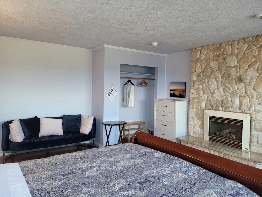 Luxury Double room with balcony full double bed