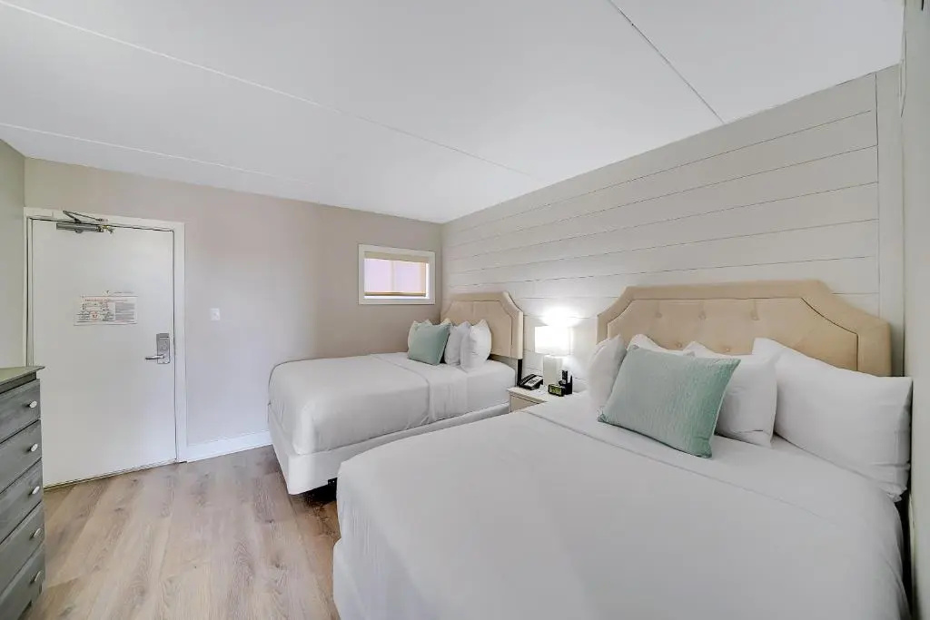 Deluxe Double room with partial sea view (full double bed)